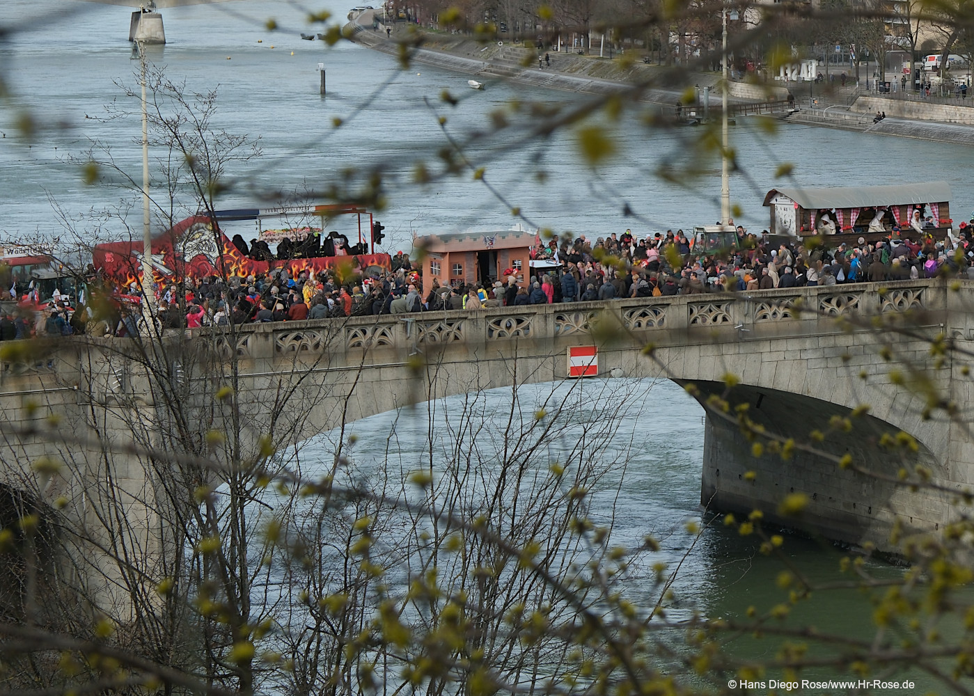 Basler Fasnacht: Morgenstreich & Cortège Basler Fasnacht: Morgenstreich & Cortège